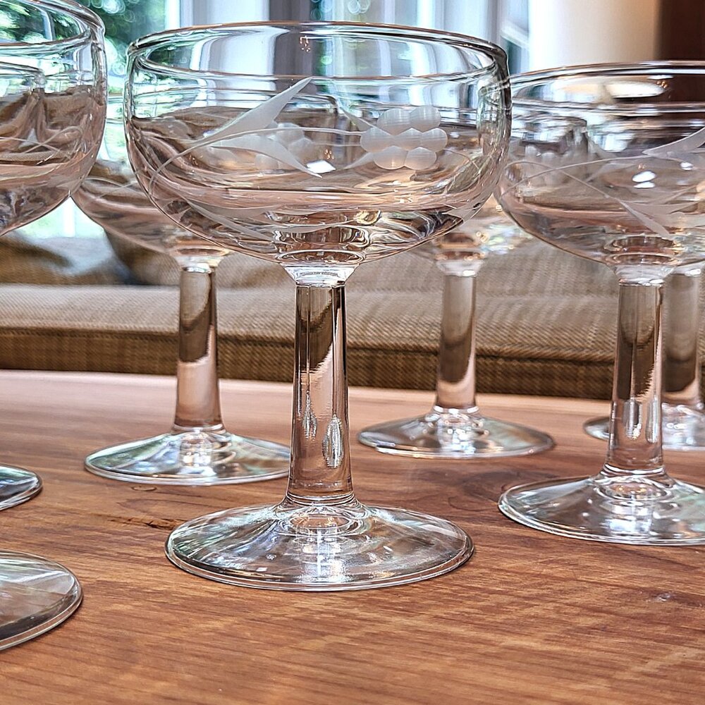 Set of 8 Vintage Etched Floral Champagne Coupe Glasses – Elegant Stemware 4.25"
